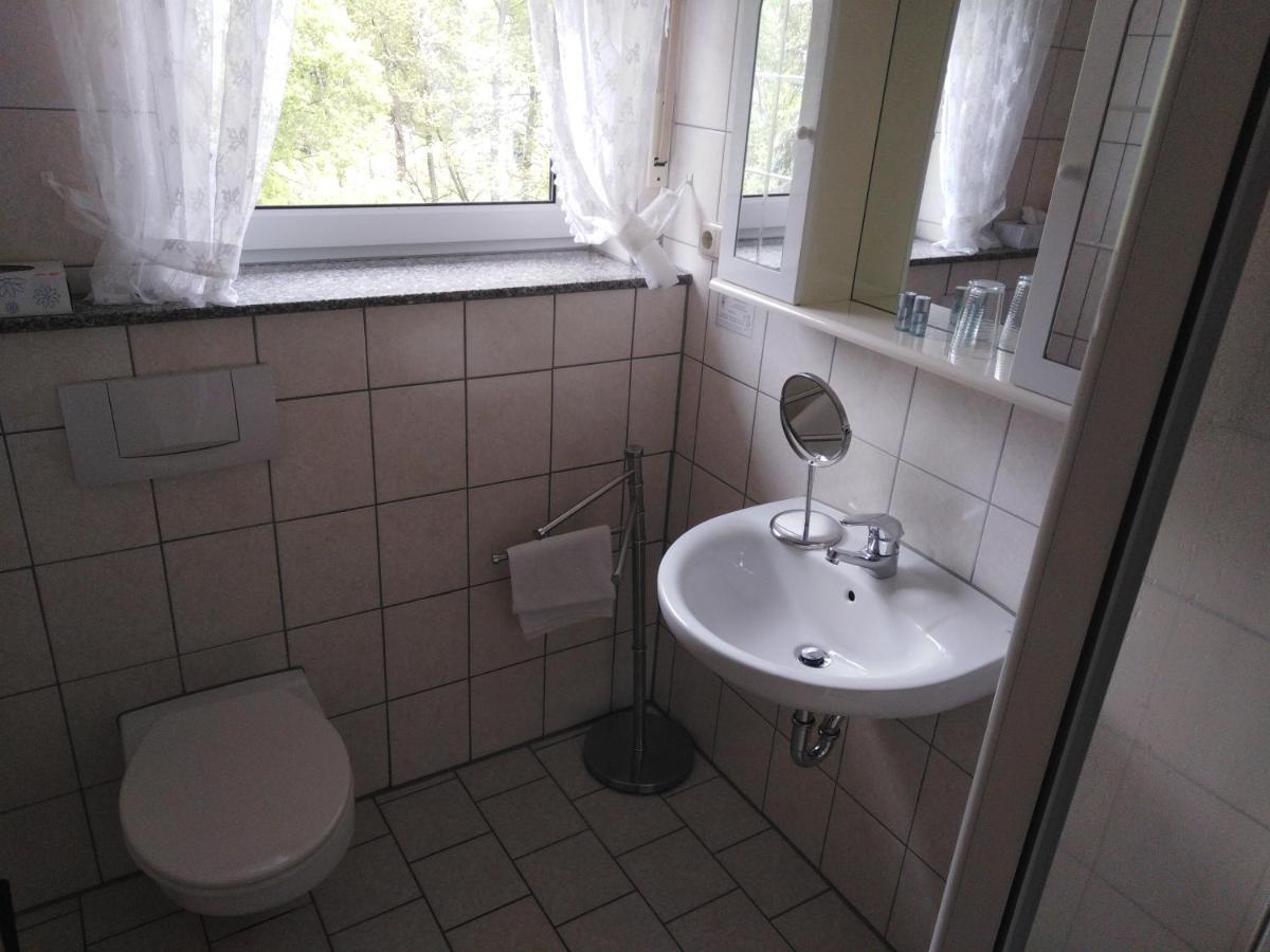 Zimmer Ohne Fruehstueck In Der Forellenzucht Burgen  Exterior foto